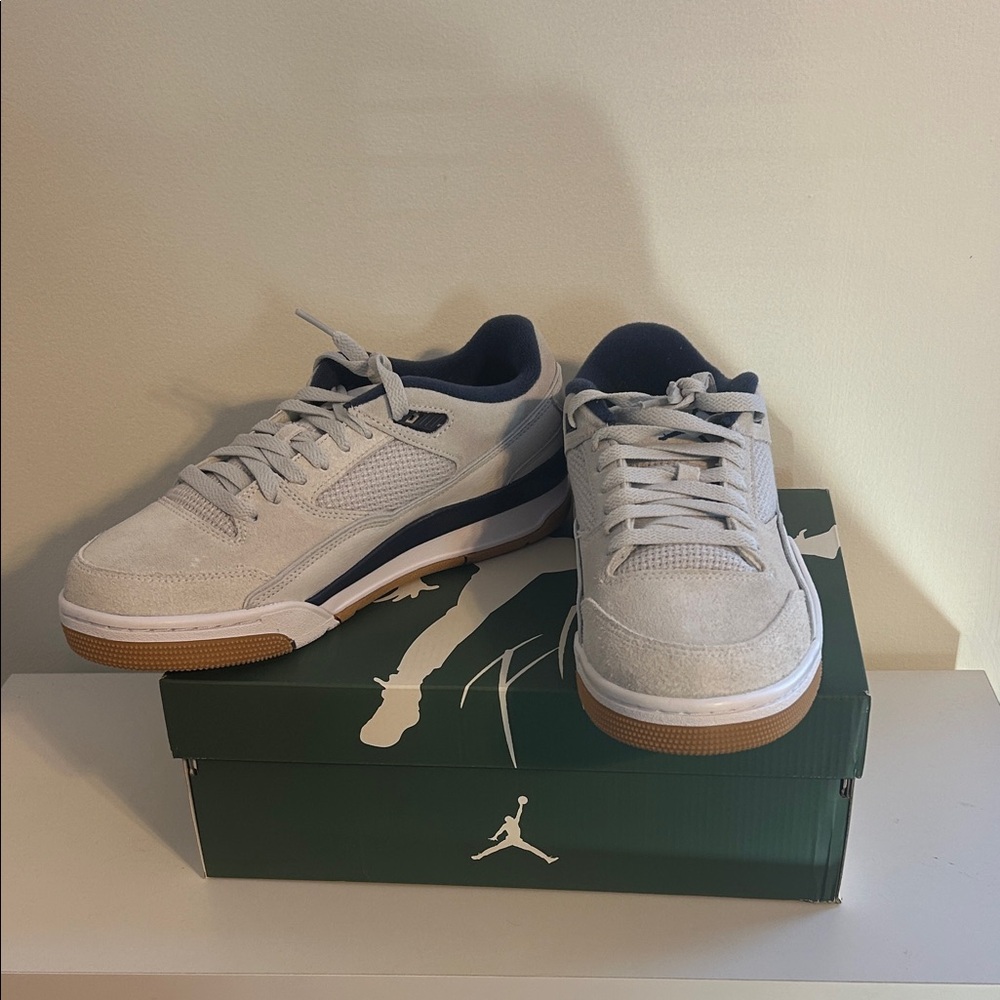 Jordan Flight Court size 9 in men’s